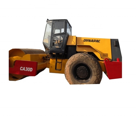 Construção de fundações com rolamento de estrada Dynapac CA30D e roda de aço de tambor único