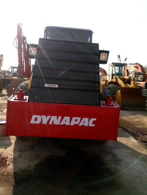 Construção de fundações com rolamento de estrada Dynapac CA30D e roda de aço de tambor único