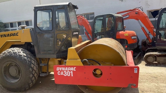 15 toneladas Dynapac CA301 Roller de estrada usado com pintura original e motor HINO do Japão