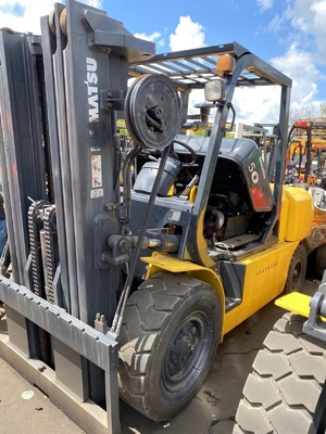Quase 5 toneladas KOMATSU FD50 FD35 FD40 FD45 EPA Motor empilhadeira hidráulica com 46 kW de potência