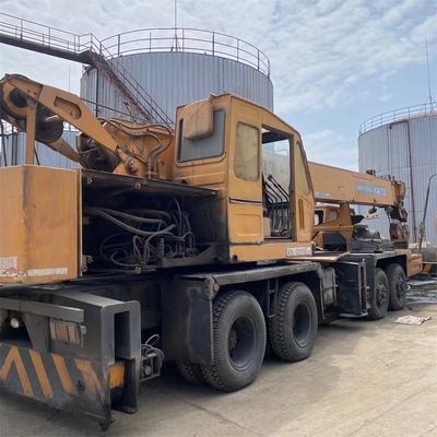 Granas usadas de camião Kato NK300E com 30 toneladas de carga em Shanghai em bom estado.