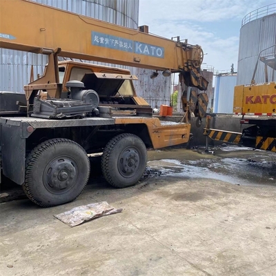 Granas usadas de camião Kato NK300E com 30 toneladas de carga em Shanghai em bom estado.