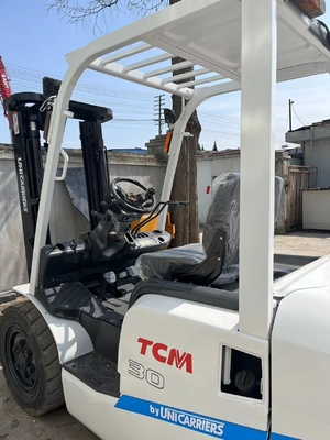 TCM 3 toneladas de empilhadeira usada com outra capacidade de balde e 3000 kg de peso da máquina