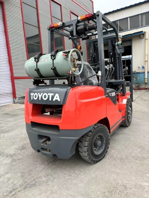 Forquilhinha de motor diesel de 3,5 toneladas e 3 toneladas TOYOTA 35 30 de segunda mão para elevação de contentores de armazém