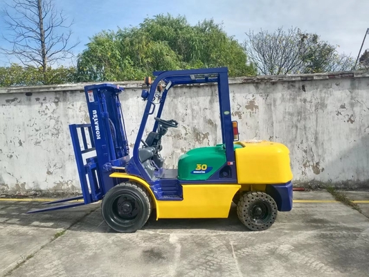 KOMATSU FD30 3 toneladas de empilhadeira de paletes mini usados para contêineres de armazém