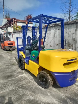 KOMATSU FD30 3 toneladas de empilhadeira de paletes mini usados para contêineres de armazém