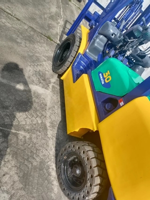 KOMATSU FD30 3 toneladas de empilhadeira de paletes mini usados para contêineres de armazém