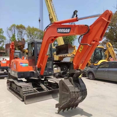 Doosan DH55 Digger usado 68kw Máquina de pintura original do Japão Peso 5500 kg a preços acessíveis