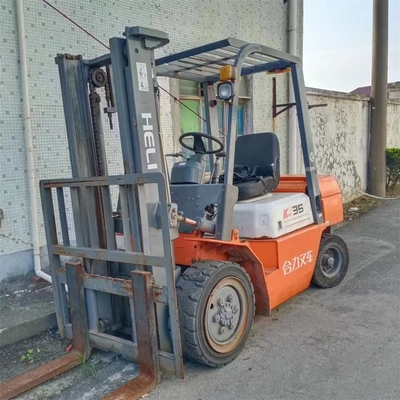 Elevador de 4 toneladas de cor original e em boas condições