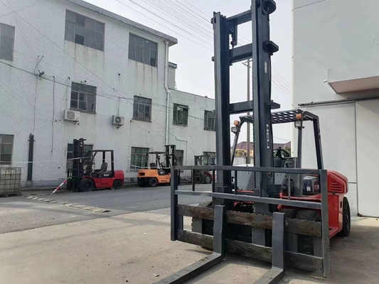 Fazendas multifuncionais utilizam empilhadeira HELI 70 de 7 toneladas com bom desempenho e preço acessível