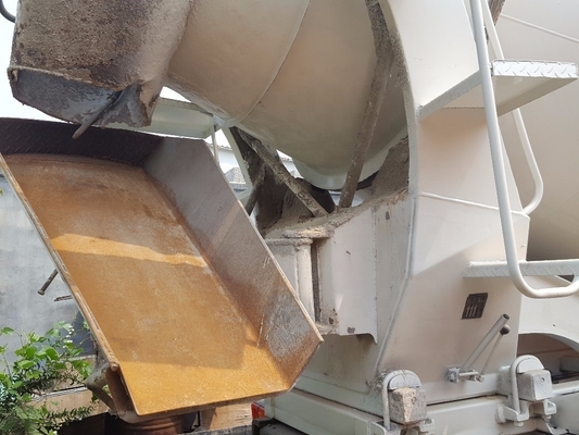 Usado Howo caminhão de mistura de concreto de 25 toneladas com capacidade de 10CBM e ponto de venda único