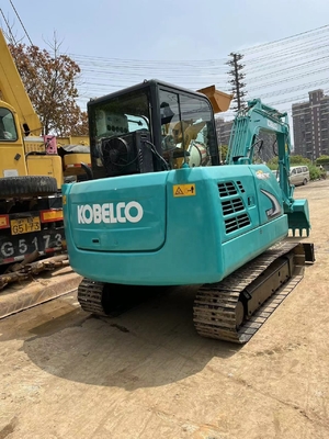 Excavadora mini KOBELCO SK60 usada com poucas horas de trabalho e cilindro hidráulico Parker