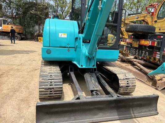 Excavadora mini KOBELCO SK60 usada com poucas horas de trabalho e cilindro hidráulico Parker