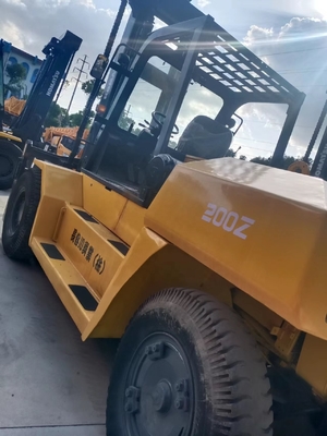 20 toneladas de empilhadeira diesel KOMATSU FD200 para manuseio de contentores em lojas de materiais de construção