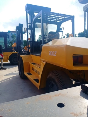 20 toneladas de empilhadeira diesel KOMATSU FD200 para manuseio de contentores em lojas de materiais de construção