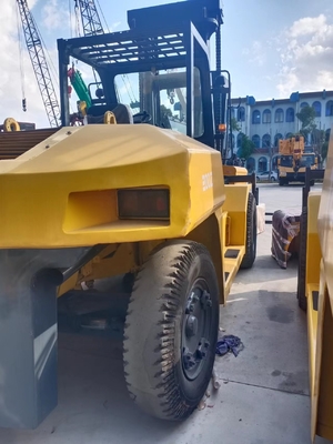 20 toneladas de empilhadeira diesel KOMATSU FD200 para manuseio de contentores em lojas de materiais de construção