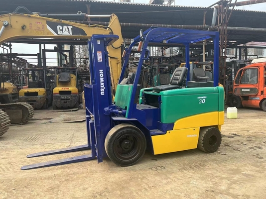 Manipulação de contêineres KOMATSU FD30 3 toneladas Mini-carregamento diesel em empilhadeira com sistema hidráulico