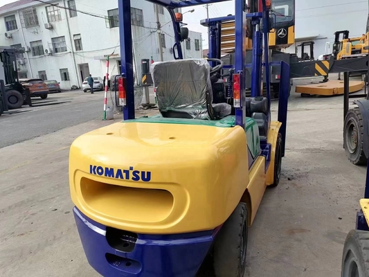 KOMATSU FD30 Camião elevador de 3 toneladas com operação manual e bom desempenho em sal quente