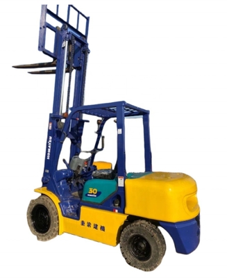 KOMATSU FD30 3 toneladas Mini empilhadeira diesel para transporte de contentores pesados