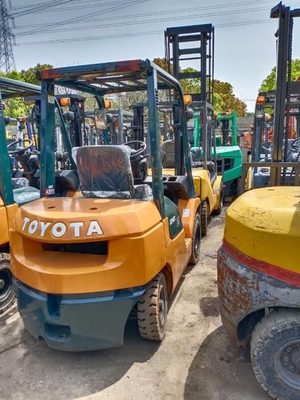 TOYOTA FD25 empilhadeira a diesel de transporte de paletes para alimentos e bebidas dentro do seu orçamento