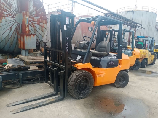 Excelentes condições de trabalho 3 toneladas Toyota FD30 Mini empilhadeira para equipamentos pesados