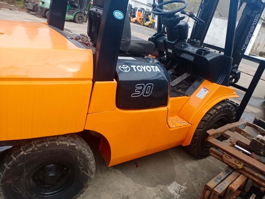 Excelentes condições de trabalho 3 toneladas Toyota FD30 Mini empilhadeira para equipamentos pesados