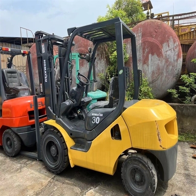 Em bom estado, elevador de forks original japonês Komatsu 3T com poucas horas de trabalho e em 2022