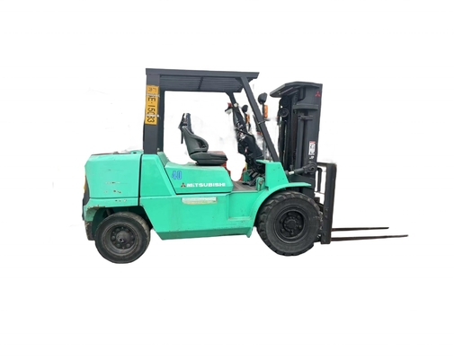 Elevador elétrico usado Mitsubishi FD40 com 4 toneladas de carga em bom estado