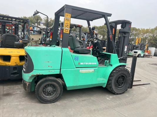 Elevador elétrico usado Mitsubishi FD40 com 4 toneladas de carga em bom estado