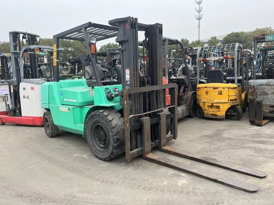 Elevador elétrico usado Mitsubishi FD40 com 4 toneladas de carga em bom estado