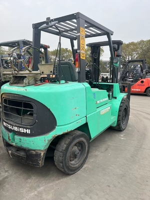 Elevador elétrico usado Mitsubishi FD40 com 4 toneladas de carga em bom estado