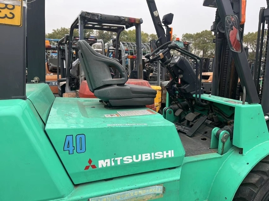 Elevador elétrico usado Mitsubishi FD40 com 4 toneladas de carga em bom estado