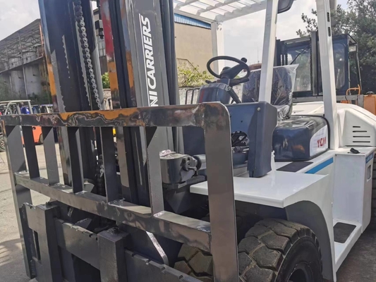 Carregadeira TCM de 6 toneladas em bom estado e motor de 127 kW do Japão