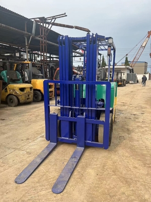 Horário de trabalho baixo e boas condições Komatsu 3T empilhadeira FD30 para obras de construção