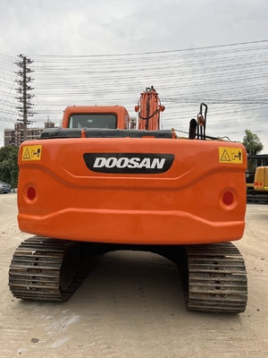 Melhor escavadeira hidráulica DOOSAN DX140LC com poucas horas de trabalho e bom desempenho