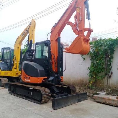 Excavadora Hitachi ZX50UR em perfeitas condições de trabalho