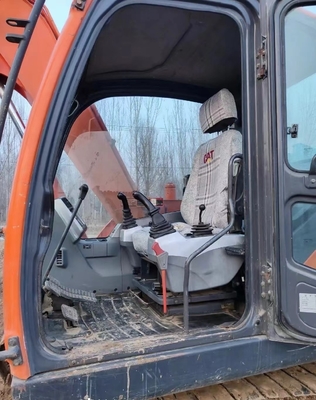 Excavadora usada Doosan DX75 com pintura original e alta eficiência operacional no Japão