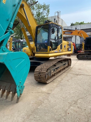 Excavadora de segunda mão KOMATSU PC240 bem mantida com poucas horas de trabalho e 135KW de potência
