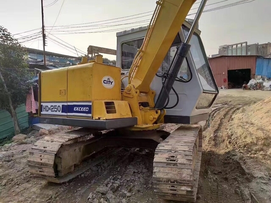Excavadora usada de 25 toneladas em excelente estado.