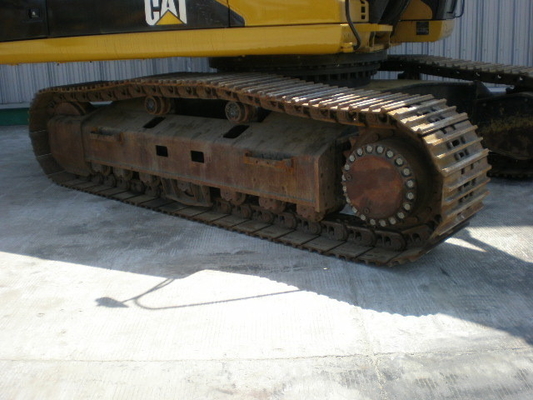 Excavadora CAT 330D de 30 toneladas, bem conservada e usada