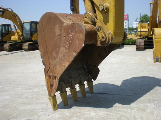 Excavadora CAT 330D de 30 toneladas, bem conservada e usada