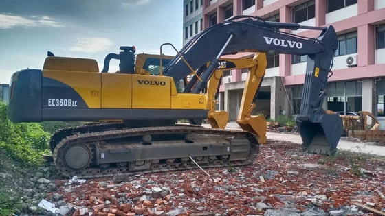 Excavadora VOLVO EC360B de 36 toneladas usada com poucas horas de trabalho e bem mantida em existência