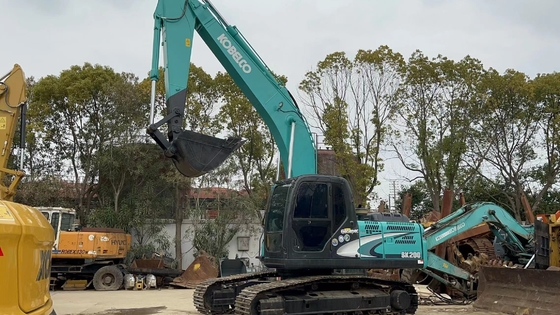 Excavadora KOBELCO SK200 usada com capacidade de balde de 1,1m3 e peso de 20000 kg em Xangai