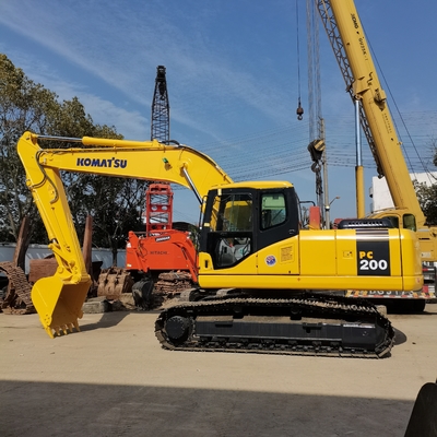 Escavação de 20 toneladas no estaleiro de Xangai Komatsu pc200 escavadeira utilizada com bomba hidráulica de 105KW
