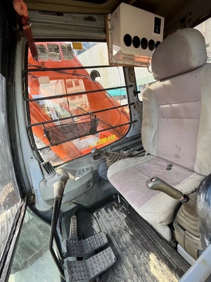 Excavadora usada Hitachi EX200-3 em boas condições de trabalho a um preço acessível com cor vermelha