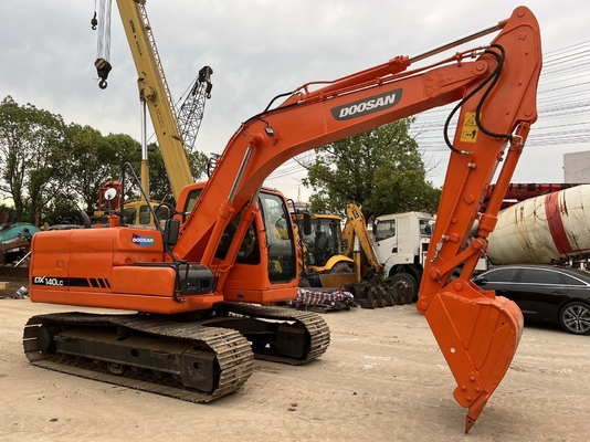 Excavadora do Doosan 140LC em perfeito estado.