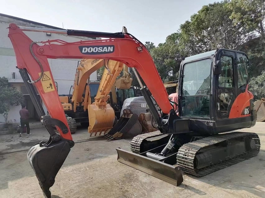 Vantagens Excavadora DX60-9C em bom estado em Xangai