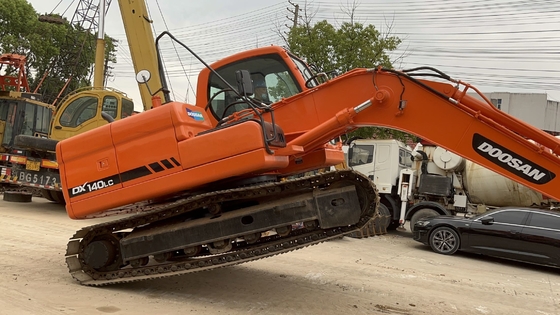 0.51M3 Capacidade de balde Excavadora Doosan 140LC usada com horas de trabalho baixas em Xangai