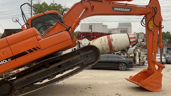 0.51M3 Capacidade de balde Excavadora Doosan 140LC usada com horas de trabalho baixas em Xangai