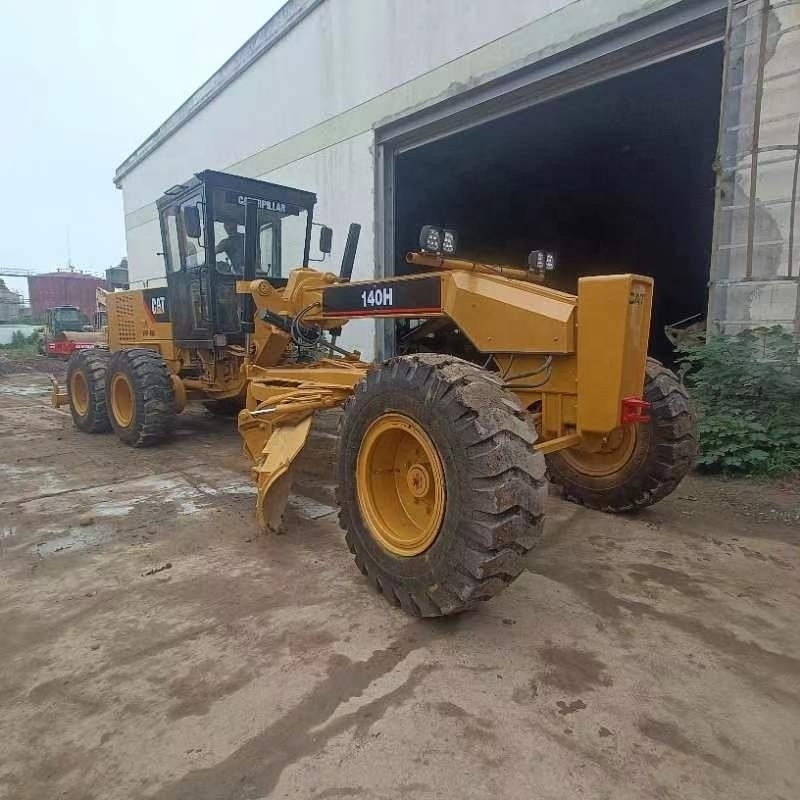 Gradeiros usados CAT140H com pneus rodoviários e motor Cummins em boas condições